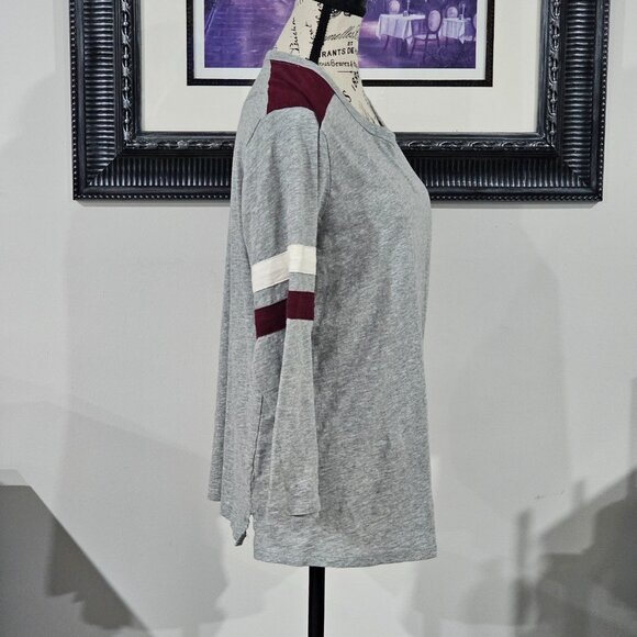 Old Navy t shirt long sleeve Color Gray Red Patches on Shoulder and arms - Picture 3 of 3